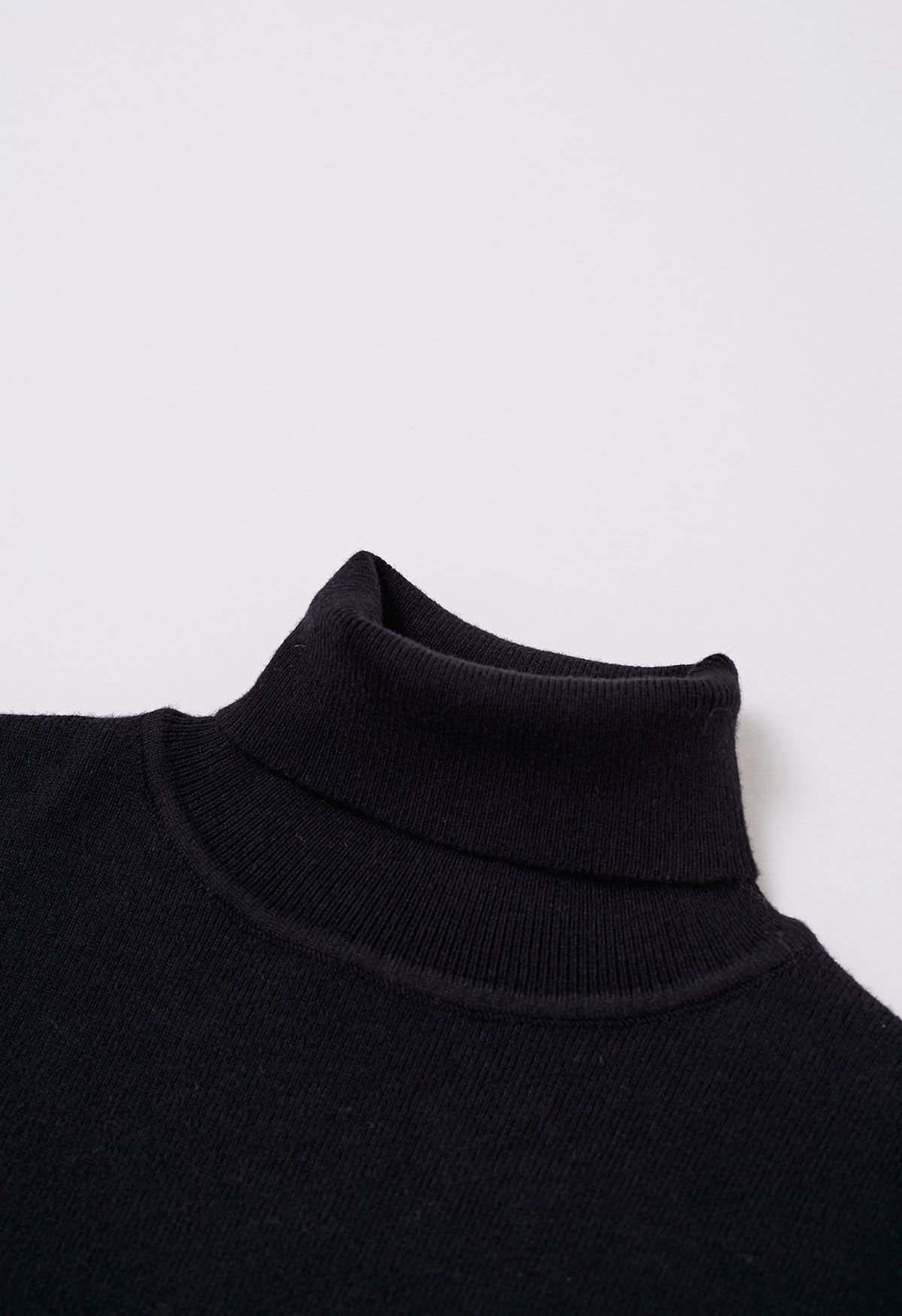 Turtleneck Gigot Sleeve Knit Top in Black