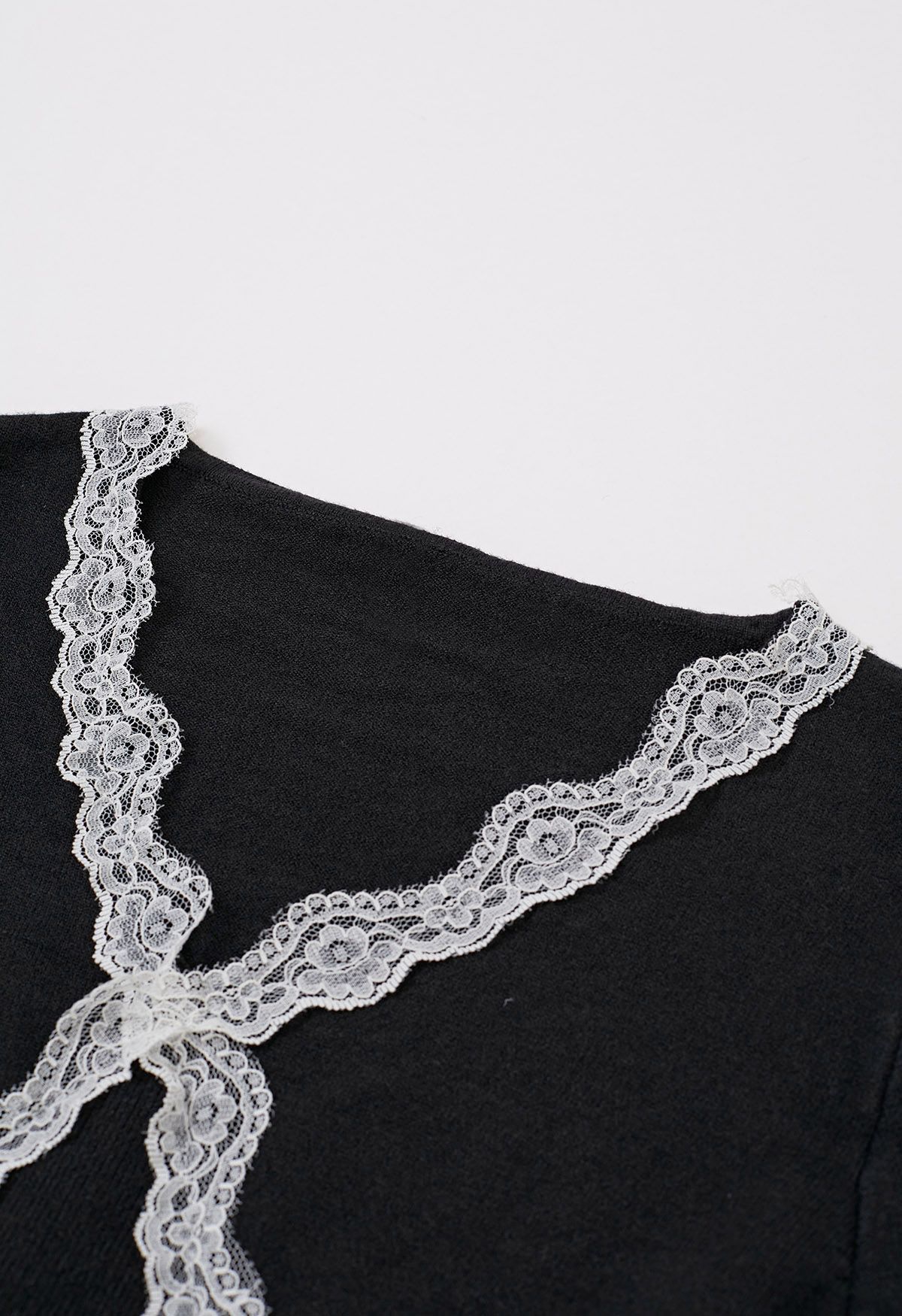 Lace Trim V-Neck Knit Top in Black