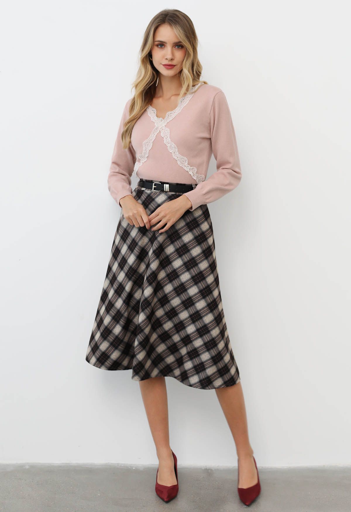 Distinctive Plaid Belted Midi Skirt in Black