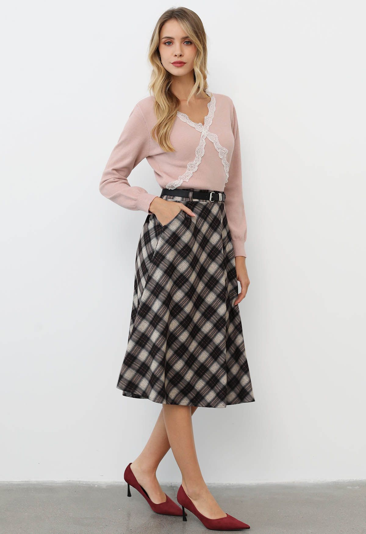 Distinctive Plaid Belted Midi Skirt in Black