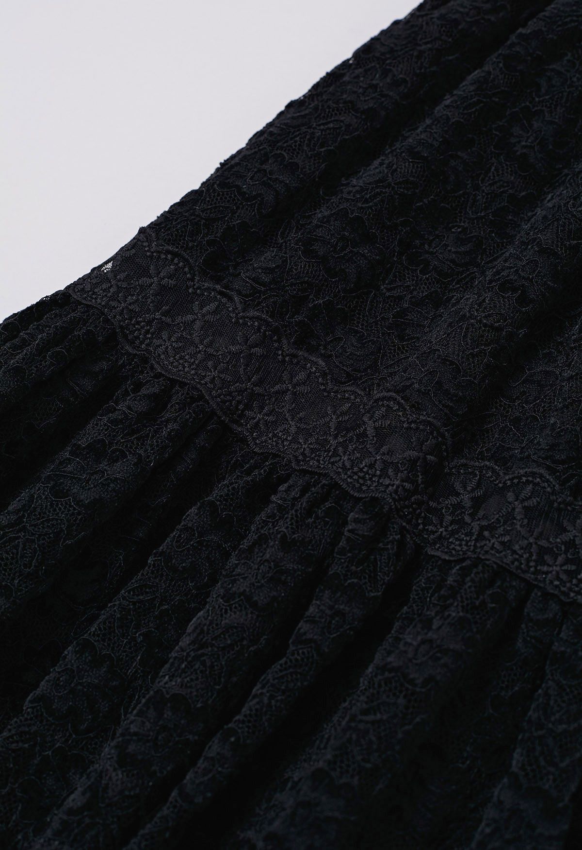 Full Floral Lace Scalloped Hem Maxi Skirt in Black