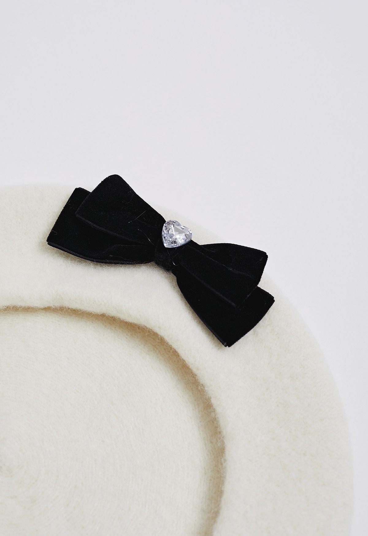 Velvet Bowknot Heart Rhinestone Wool-Blend Beret in White