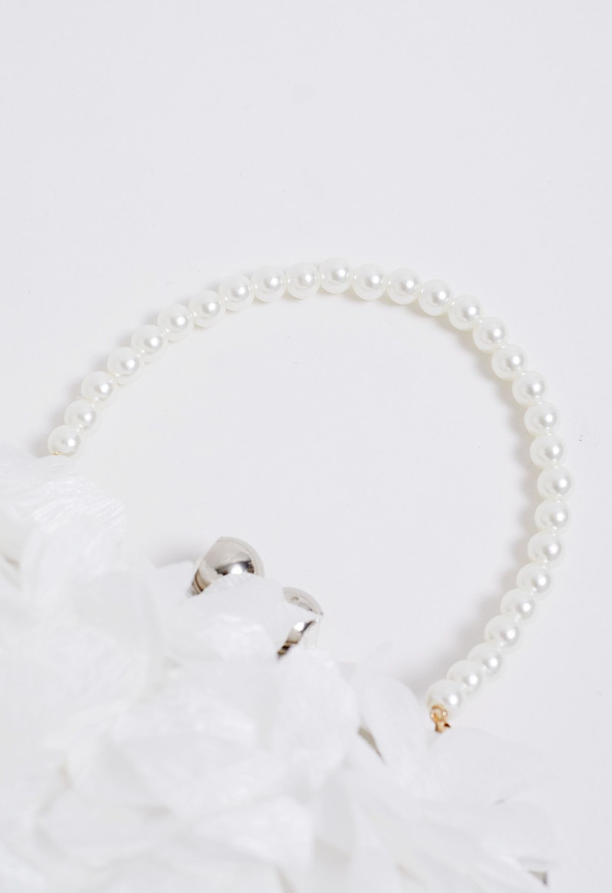 Bloom-Inspired Pearl Chain Handbag in White