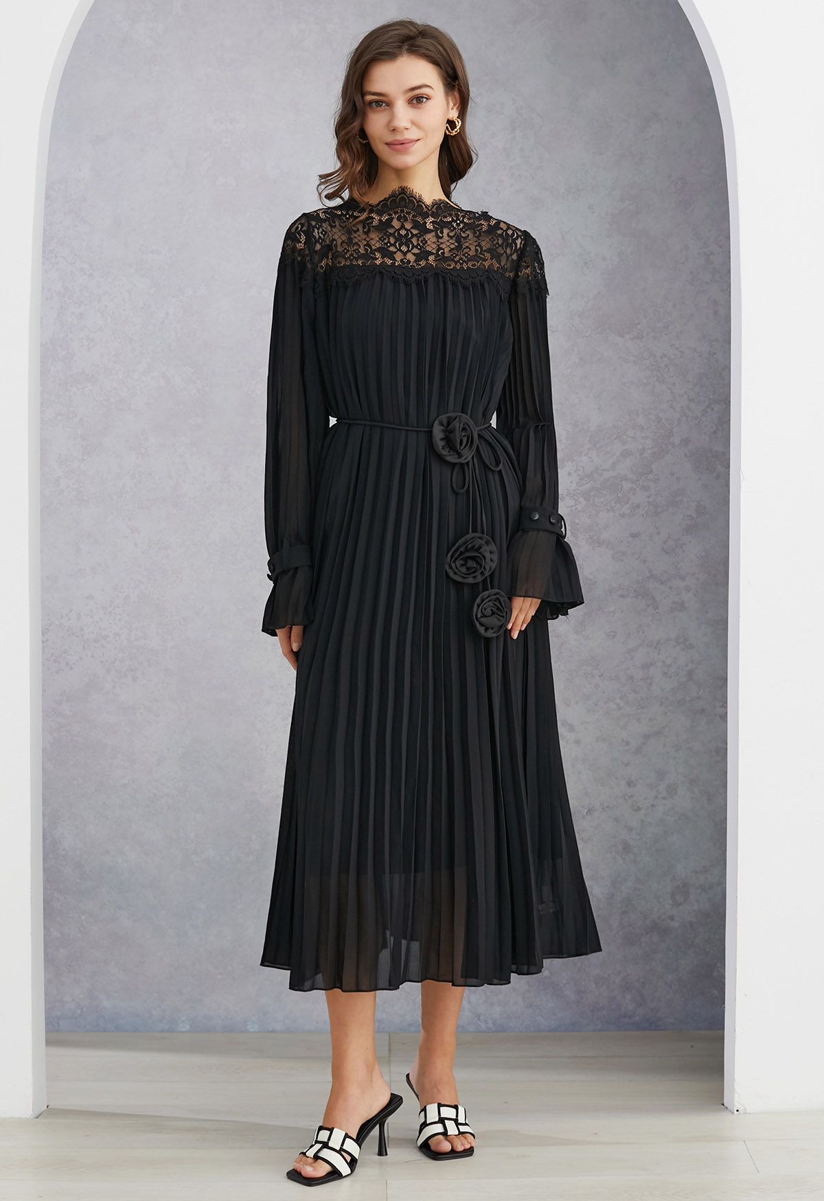 Rose String Lace Spliced Pleated Midi Dress in Black