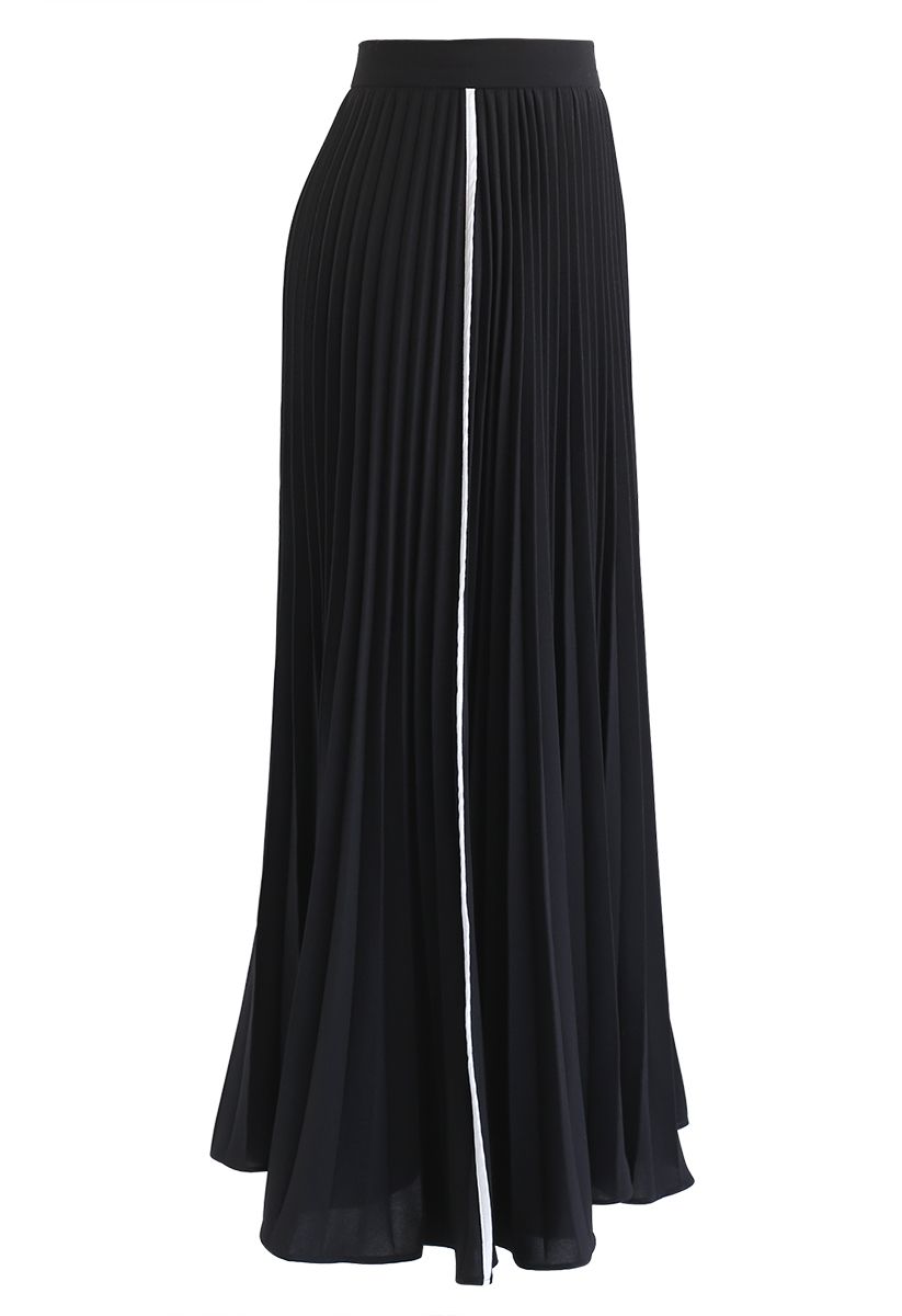 Simple Line Trim Pleated Skirt in Black