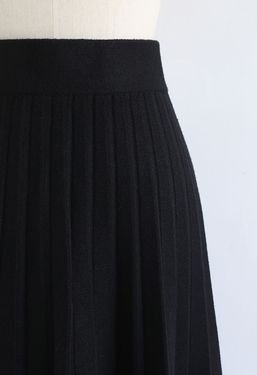 Parallel A-Line Knit Midi Skirt in Black